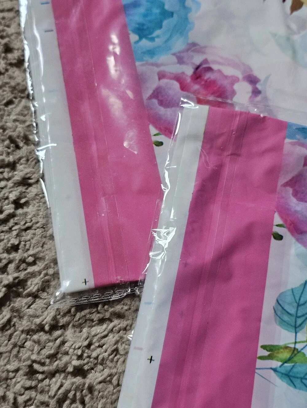 New! Set of 2 Unicorn Table Cloths & 2 Unicorn Temp Tattoos - Party Birthday Etc